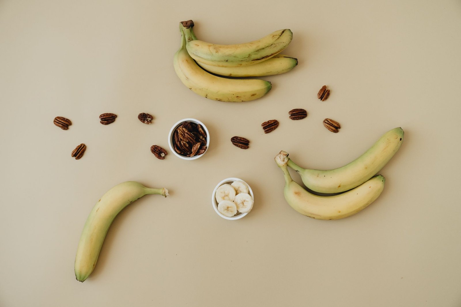 Nächtliche Wadenkrämpfe – magnesiumreiche Lebensmittel wie Bananen und Nüsse